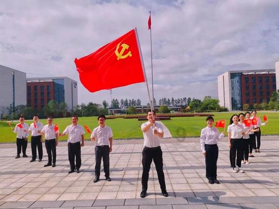 暖棚猪舍采光与增温